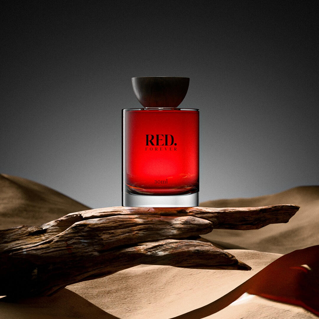 Render 3D — Perfume RED Forever Render 3D fotorrealista de frasco de perfume RED Forever con líquido rojo, sobre madera flotante y arena, fondo degradado oscuro